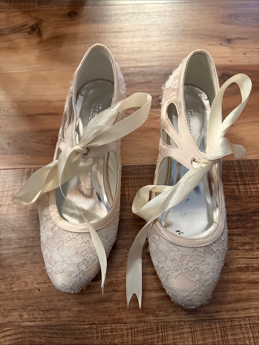 Lace Ribbon Heeled Mary Janes in Cream